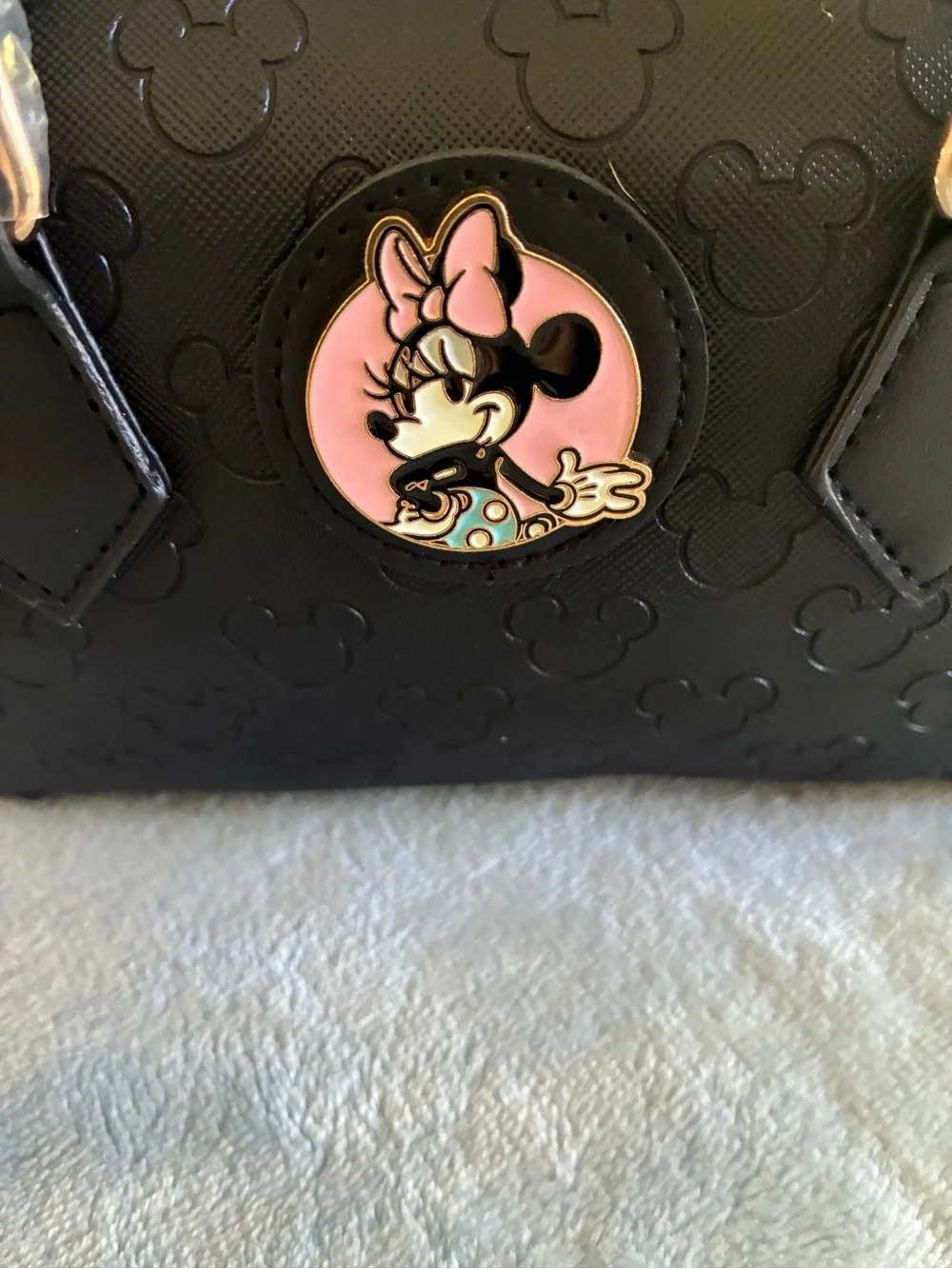 Minnie Mouse Girls Black Purse with Pink Accent. Has shoulder strap. NWT